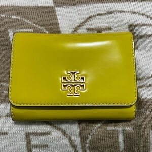 Tory Burch Britten Patent Chain Wallet